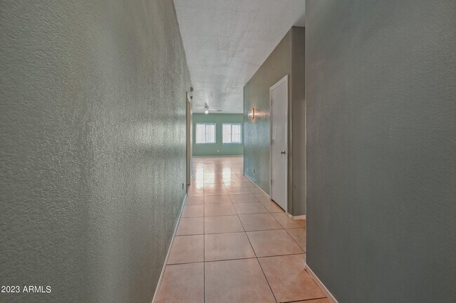 Foto del edificio - 7409 N Solano Dr