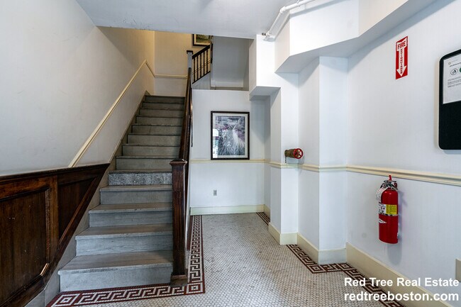 Foto del edificio - 1404 Beacon St