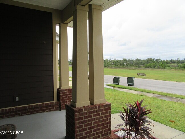 Building Photo - 105 N Shoreview Dr.