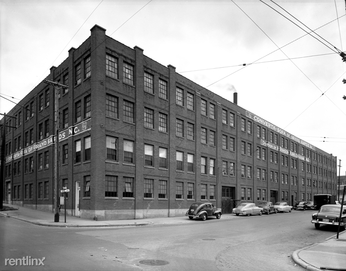 Primary Photo - 400 Ionia Ave SW