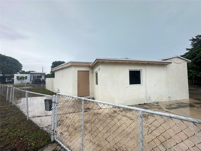 Building Photo - 2348 NW 15th St