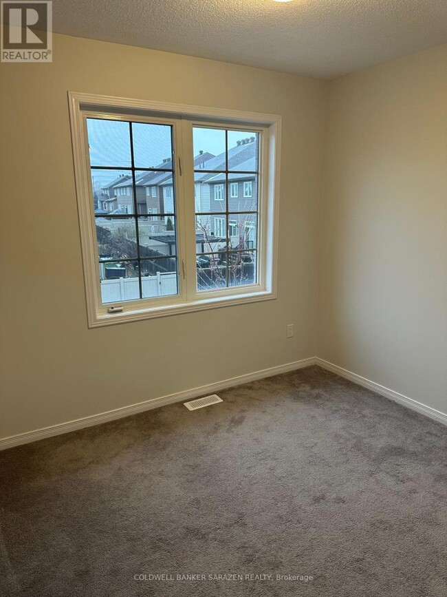 Photo du bâtiment - 100 Camden Private