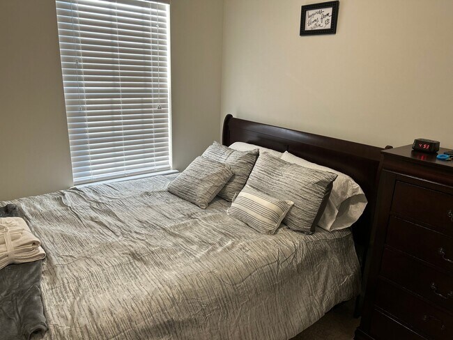 Foto del edificio - 217 Hidden Brook Dr
