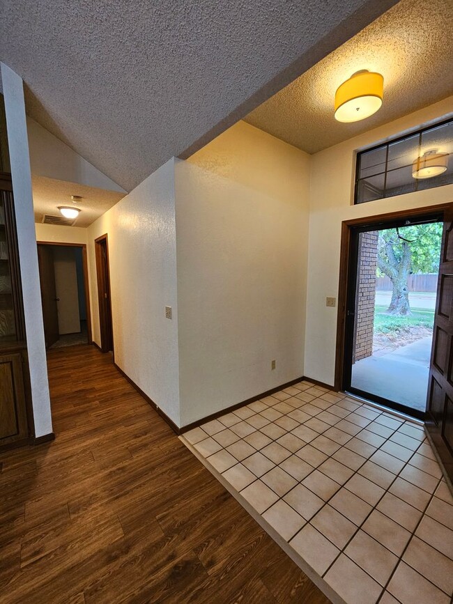 Foto del edificio - (3) Bed/(2) Bath in West Norman Avail NOW!