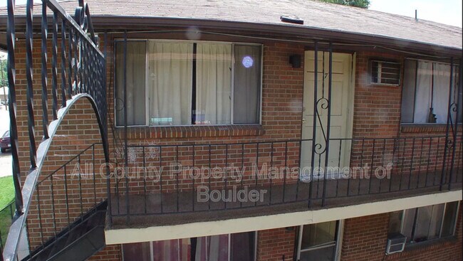 Foto del edificio - 1353 Coffman St