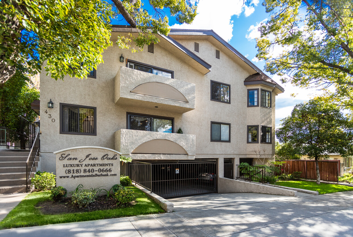 Foto principal - 430 E San Jose Ave