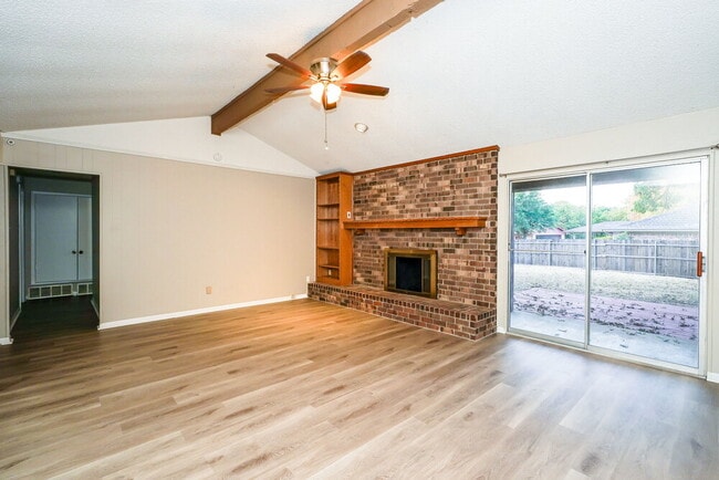 Building Photo - 517 Daniels Dr