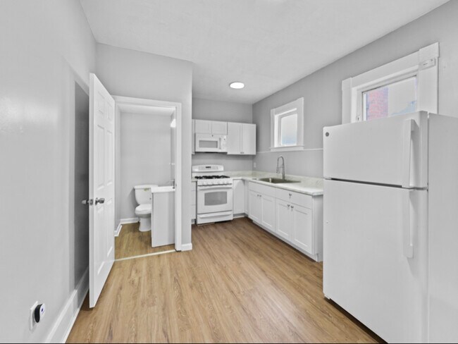 Building Photo - 931-933-933 Essex St