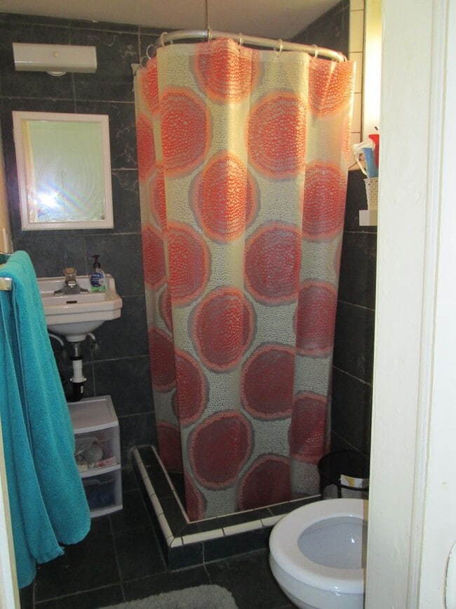 Building Photo - 66 Chorro St