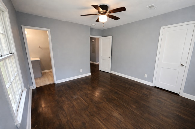 Photo - 2037 Highview Rd SW House