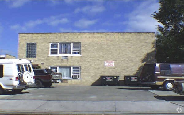 Foto del edificio - 10530 Crown Rd