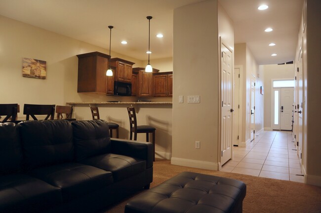 Foto del edificio - 1288 N Cedar Blvd