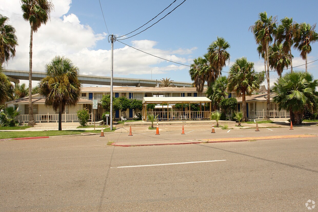 Building Photo - 2801 N Surfside Blvd