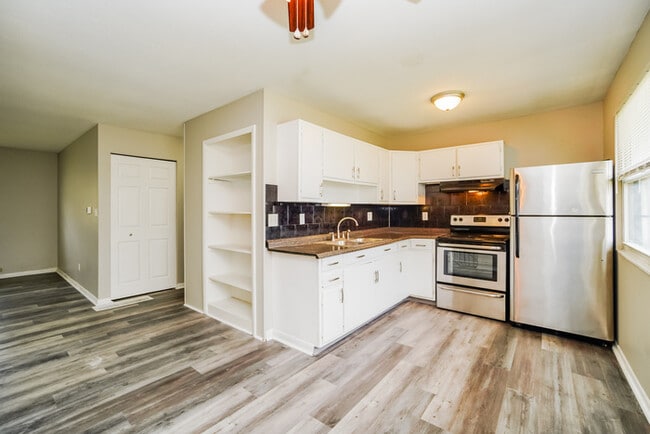 Building Photo - Beautiful Upgraded Multilevel Home