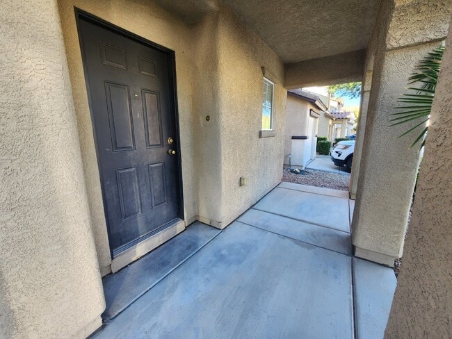 Building Photo - Great 2 Story Home in the SouthWest