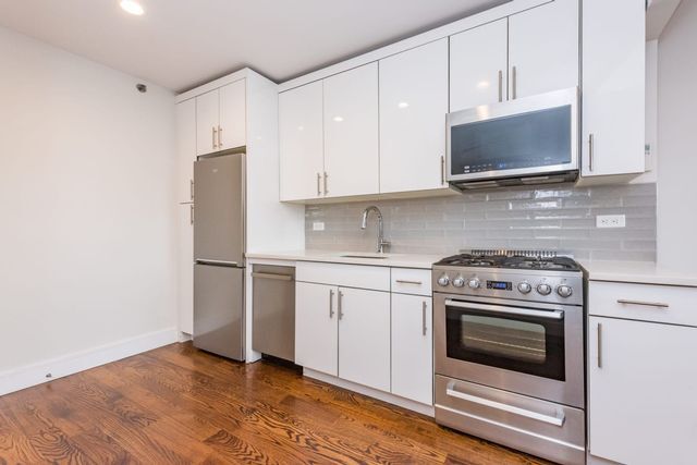 Foto principal - 21-12 Newtown Ave