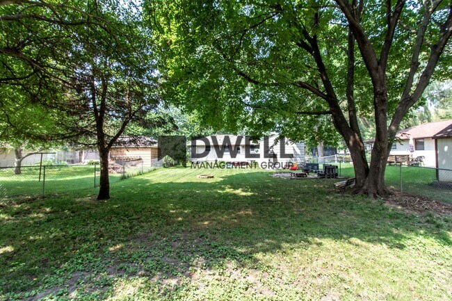 Building Photo - 4 Bedroom Home In Elton Hills Neighborhood!