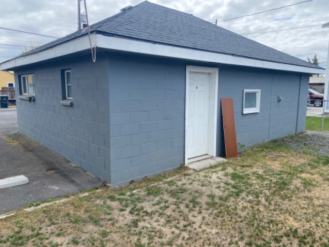 Building Photo - 1033 W Columbia Ave