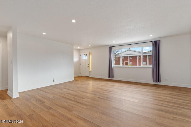 Foto del edificio - 655 Walker Ave