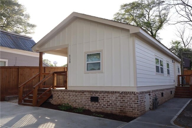 Foto del edificio - 5120 Railroad Ave