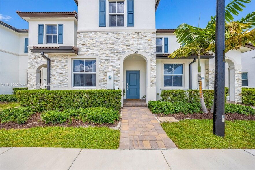 Foto principal - 2327 NW 122nd Ter