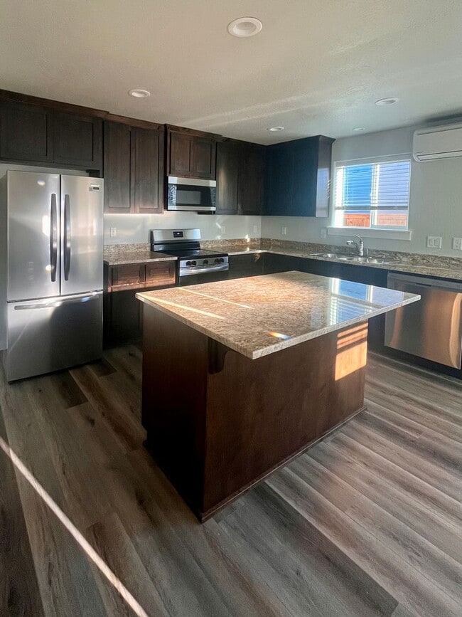 Building Photo - New Construction Medford/Central Point Area - Close to all Everything !