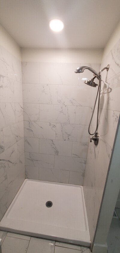 Building Photo - 51 Bowling Ln