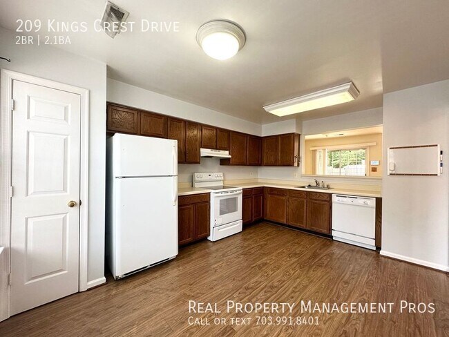 Building Photo - Great townhome close to I-95 and Quantico