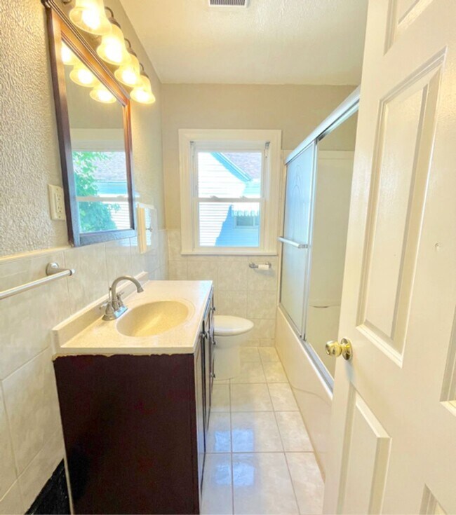 Foto del edificio - 2 bedrooms, Northside