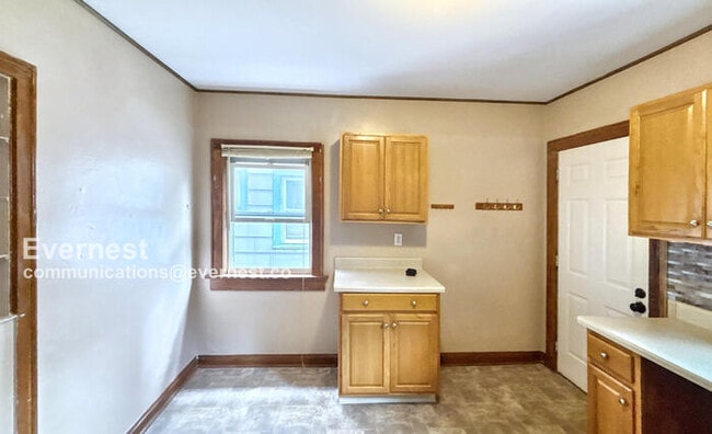 Building Photo - 663 S Burgess Ave