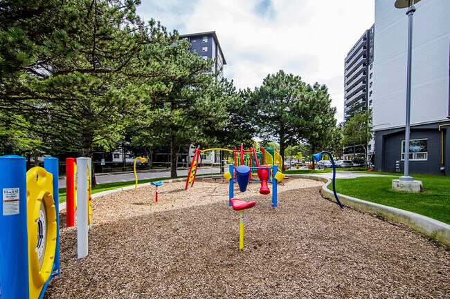 Photo du bâtiment - 1360 Danforth Road