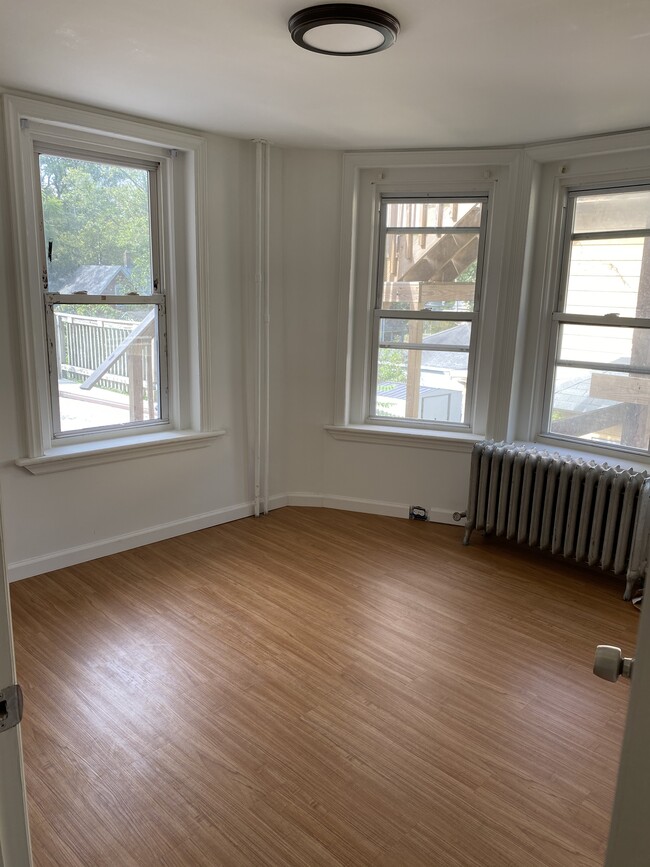 Building Photo - 413 W Grape St