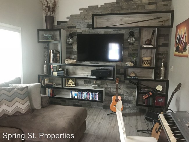 Foto del edificio - 3 br, 1.5 bath House - 5508 Buskirk Ave