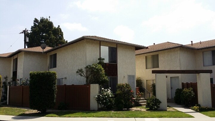 Primary Photo - 660-706 W Gonzales Rd