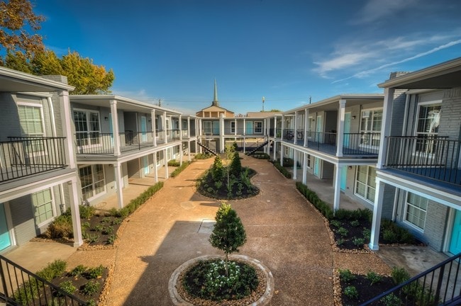 Building Photo - Woodland Greens Apartments