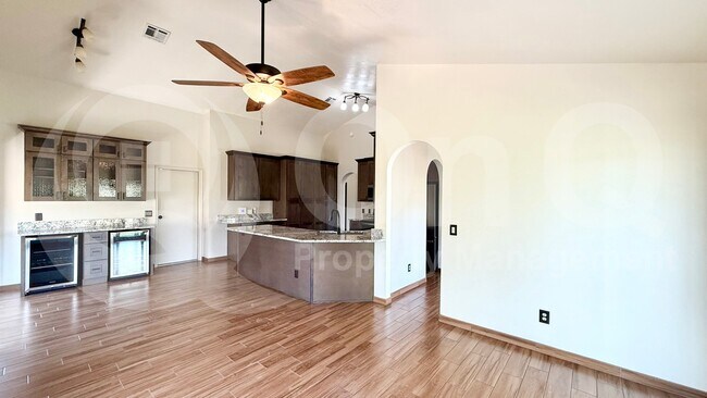 Foto del edificio - 601 S Kenwood Ln