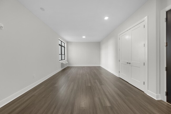 Building Photo - 121 34th St