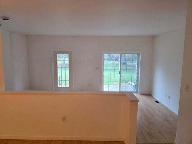 Building Photo - 131 Freedom Ct