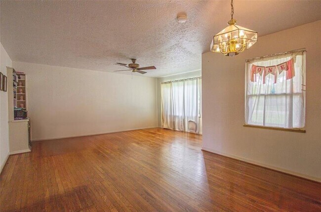 Foto del edificio - 8722 Kimwood Dr