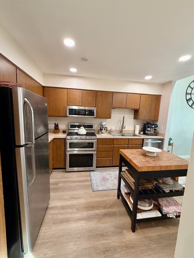 Building Photo - 1353 Ridgefield Cir