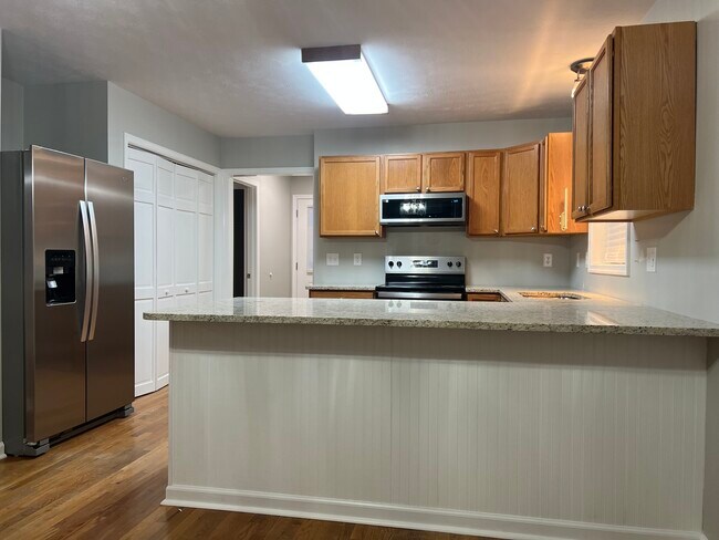 Building Photo - 635 D St