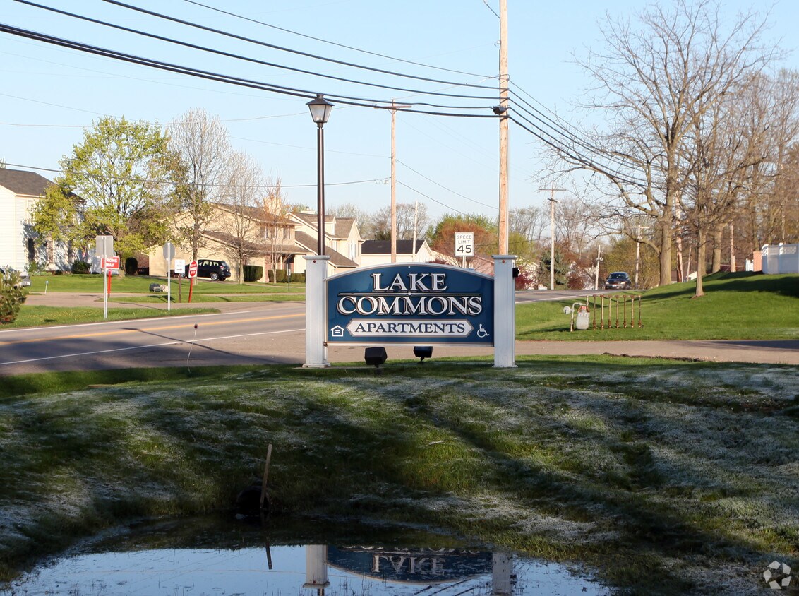 Foto del edificio - Lake Commons Apartments