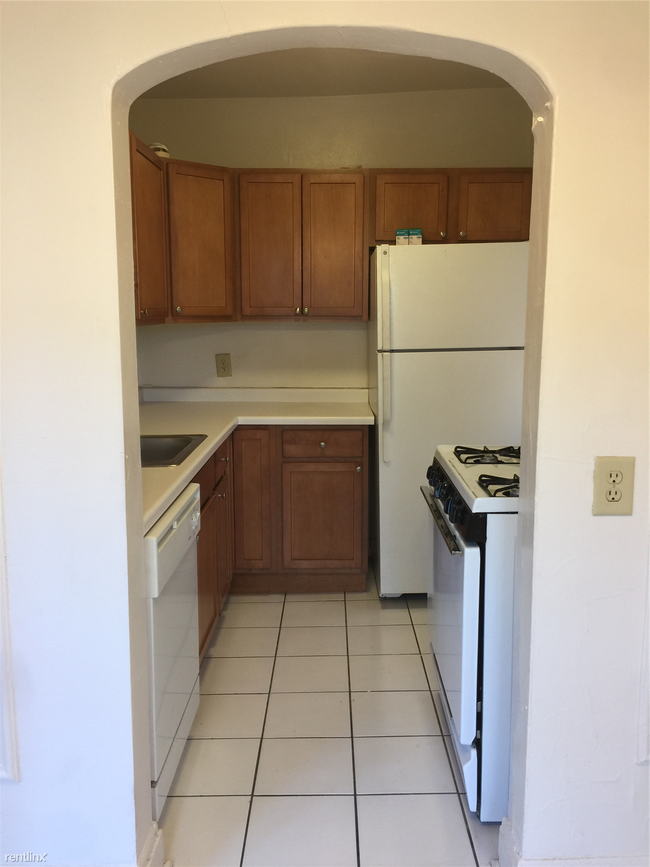 Building Photo - 1 br, 1 bath Apartment - Katz Properties Inc.