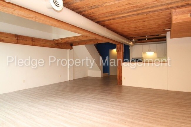 Building Photo - 68 Thermos Ave