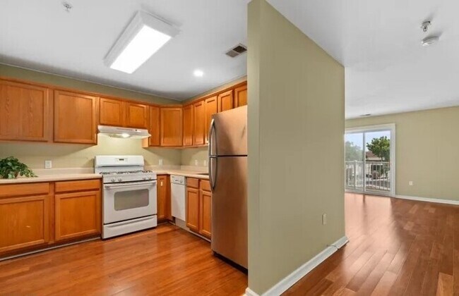 Foto del edificio - Modern 2BR / 2BA Condo with Balcony & Parking at Union Square – Hackensack