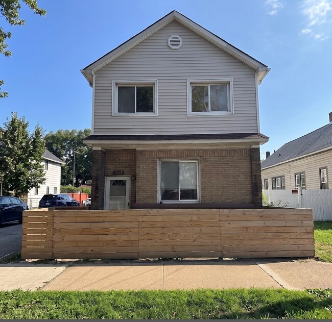 Building Photo - 1321 Buhrer Ave