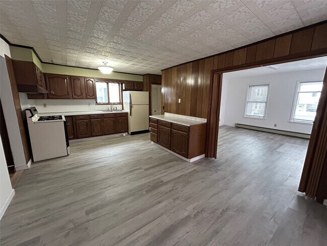 Building Photo - 225 Hill Ave