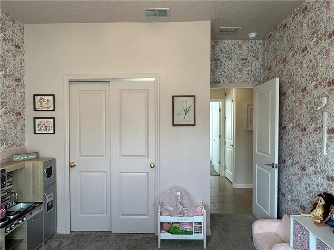 Building Photo - 751 Staffora St