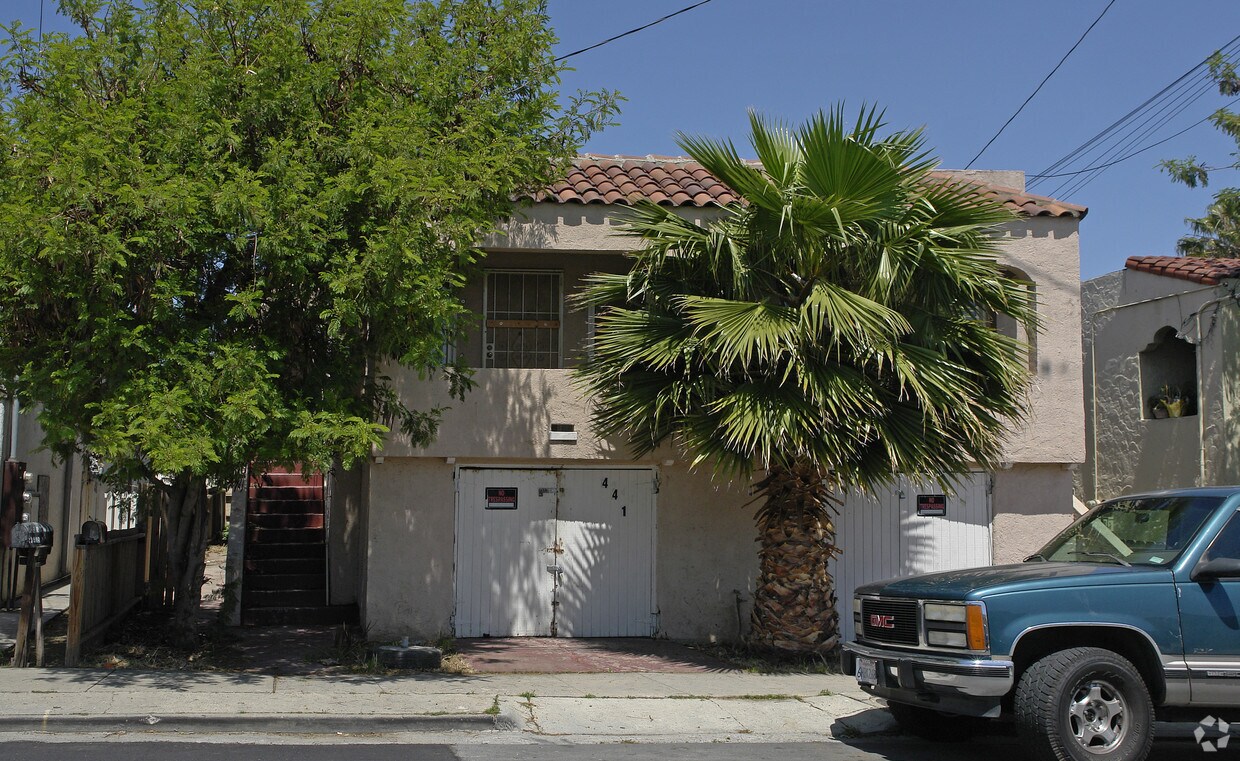 Primary Photo - 441 E 9th St