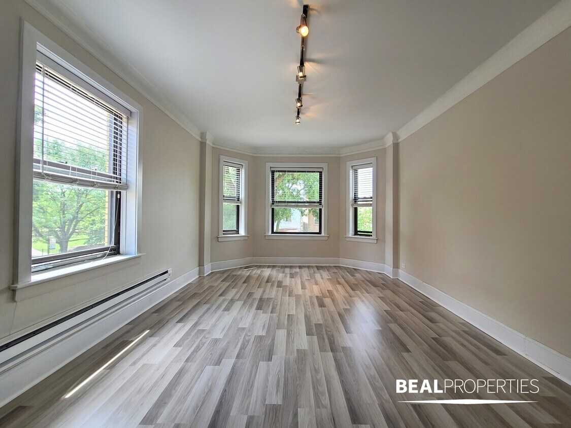 Foto principal - 2327 N Rockwell St